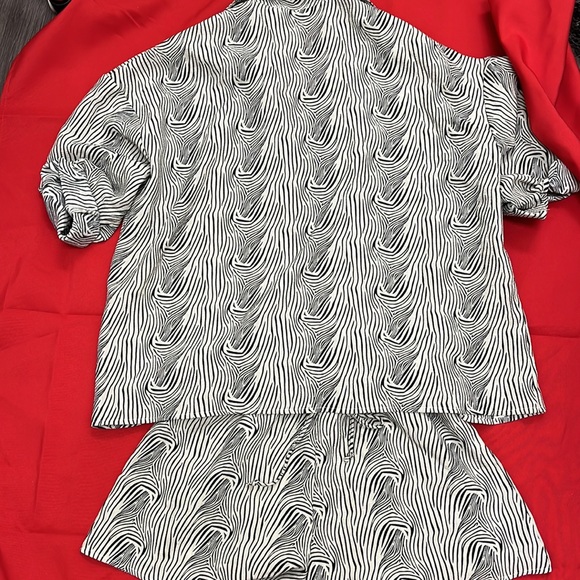 2 Piece matching set Brand new! - Picture 2 of 2